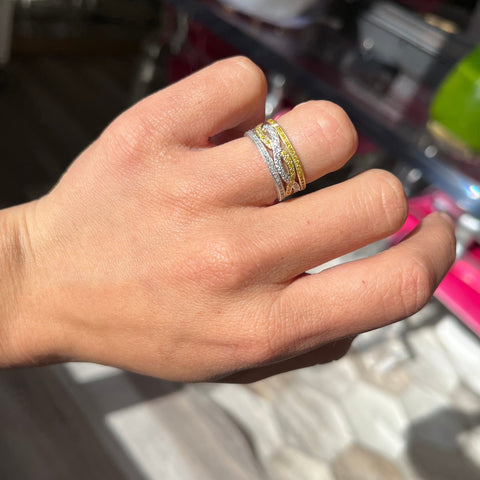 1.30ctw Fancy Yellow and White Diamond Twist Band