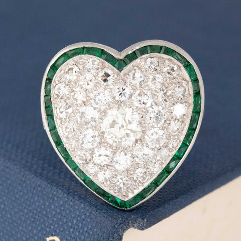 1.89ctw Edwardian diamond heart motif ring with calibre cut emeralds in platinum – alternate view 3