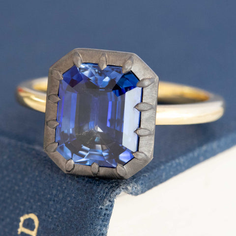 Side view — collet bezel setting vintage style sapphire engagement ring