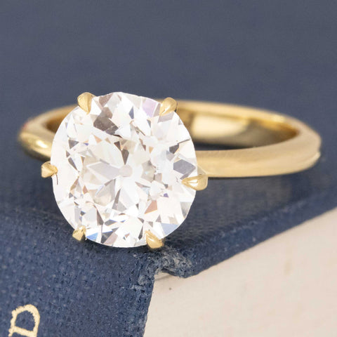 Timeless antique diamond solitaire, bright and brilliant in yellow gold.