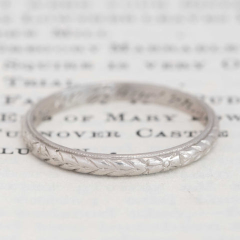 Antique Leaf Motif Etched Band