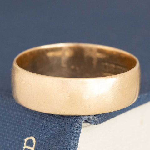 Antique wide wedding band in 18kt yellow gold.