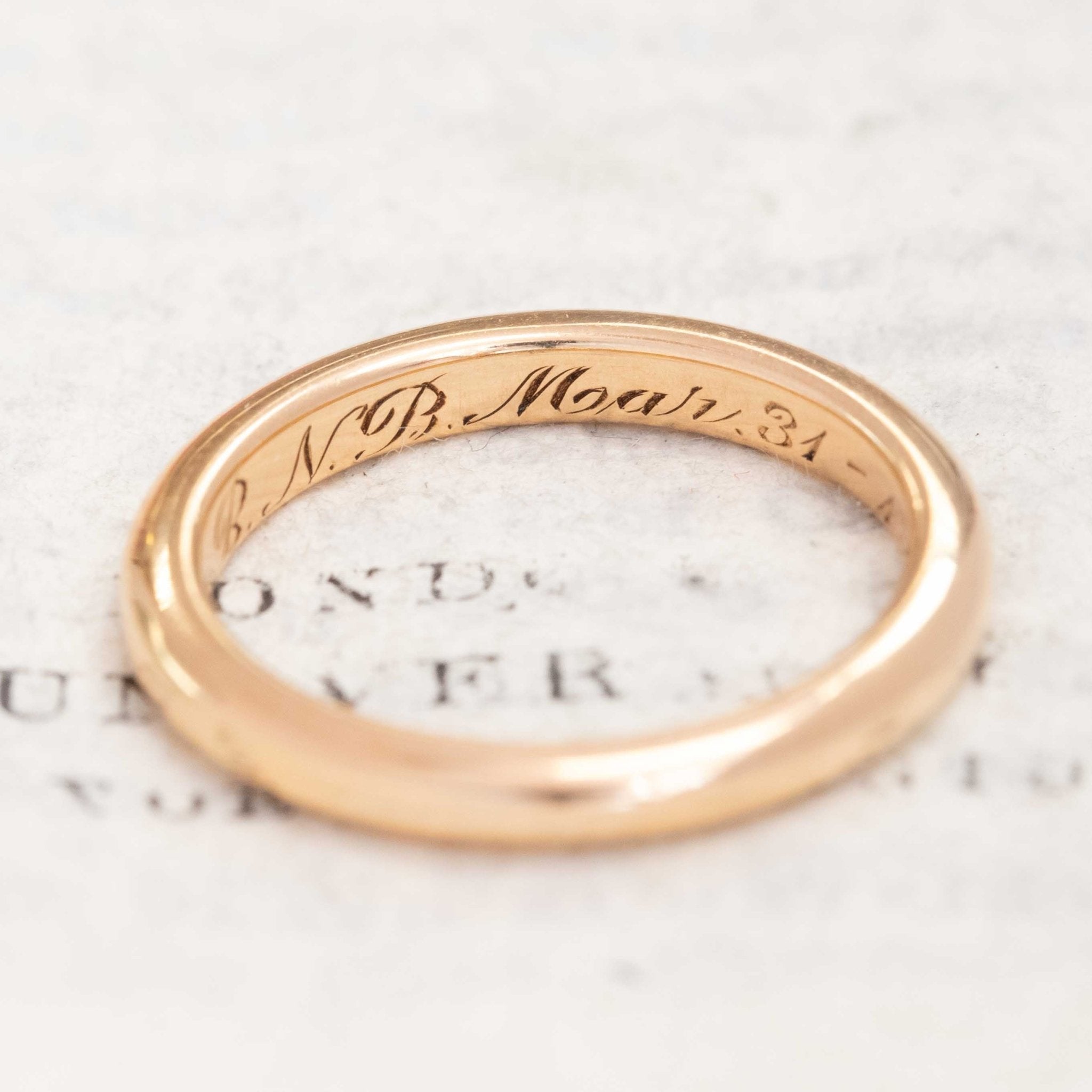 Romantic 18kt antique gold wedding band, timeless design.