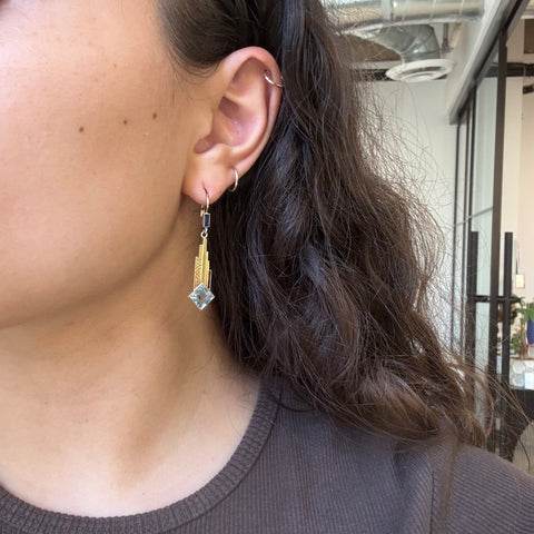 Art Deco aquamarine and sapphire drop earrings in 18kt yellow gold, 3.40ctw aquamarines – alternate view 2
