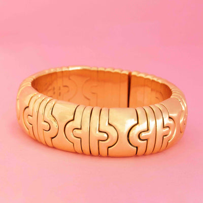 Vintage Bvlgari Parentesi bracelet in 18kt yellow gold on pink background