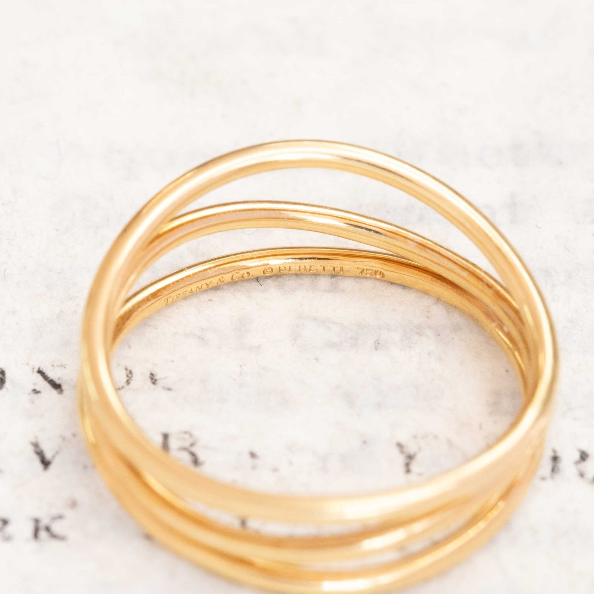 Tiffany & Co Elsa Peretti Wave ring side view showing wave curves