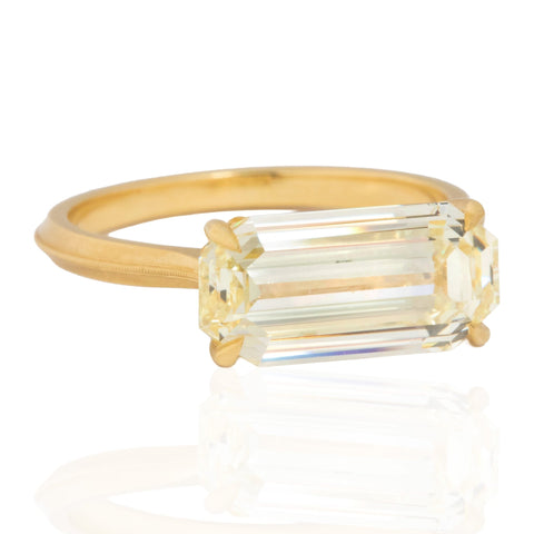 Erika Winters Laurel ring with 3.00ct GIA fancy light yellow emerald cut diamond set east-west in 18K gold – alternate view 3