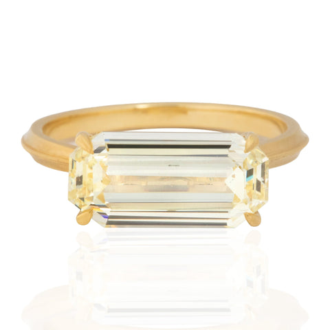 Erika Winters Laurel ring with 3.00ct GIA fancy light yellow emerald cut diamond set east-west in 18K gold – alternate view 4
