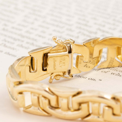 Italian interlocking T link bracelet in 18kt yellow gold – alternate view 5