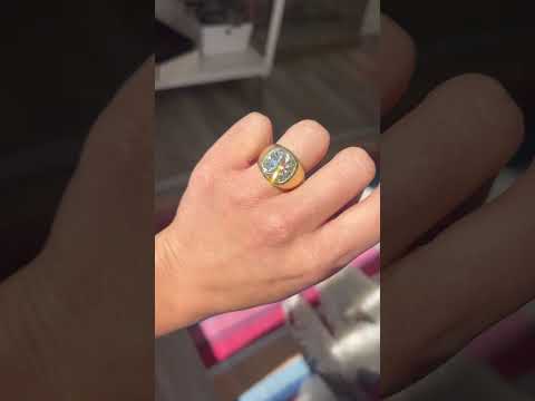Video showing the 9.33ct heirloom-quality Old Mine Cut diamond gypsy ring, 9.33ct chunky bezel setting in classic yellow gold