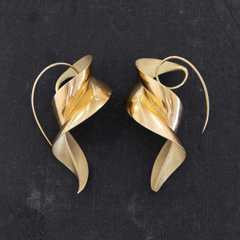 Michael Good torque hoop earrings in 18kt yellow gold