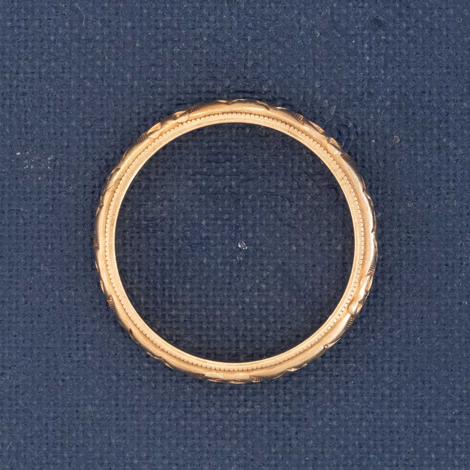 side profile of Romantic and classic 14kt gold band, antique wedding jewelry.