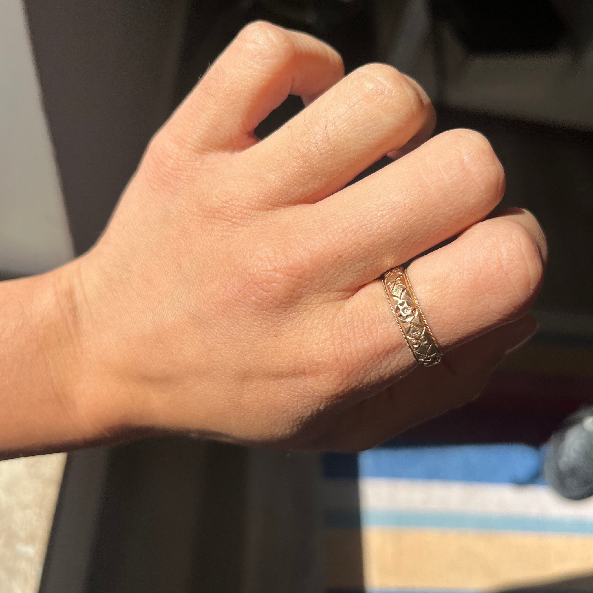 Classic heritage 14kt gold band, perfect antique wedding ring.