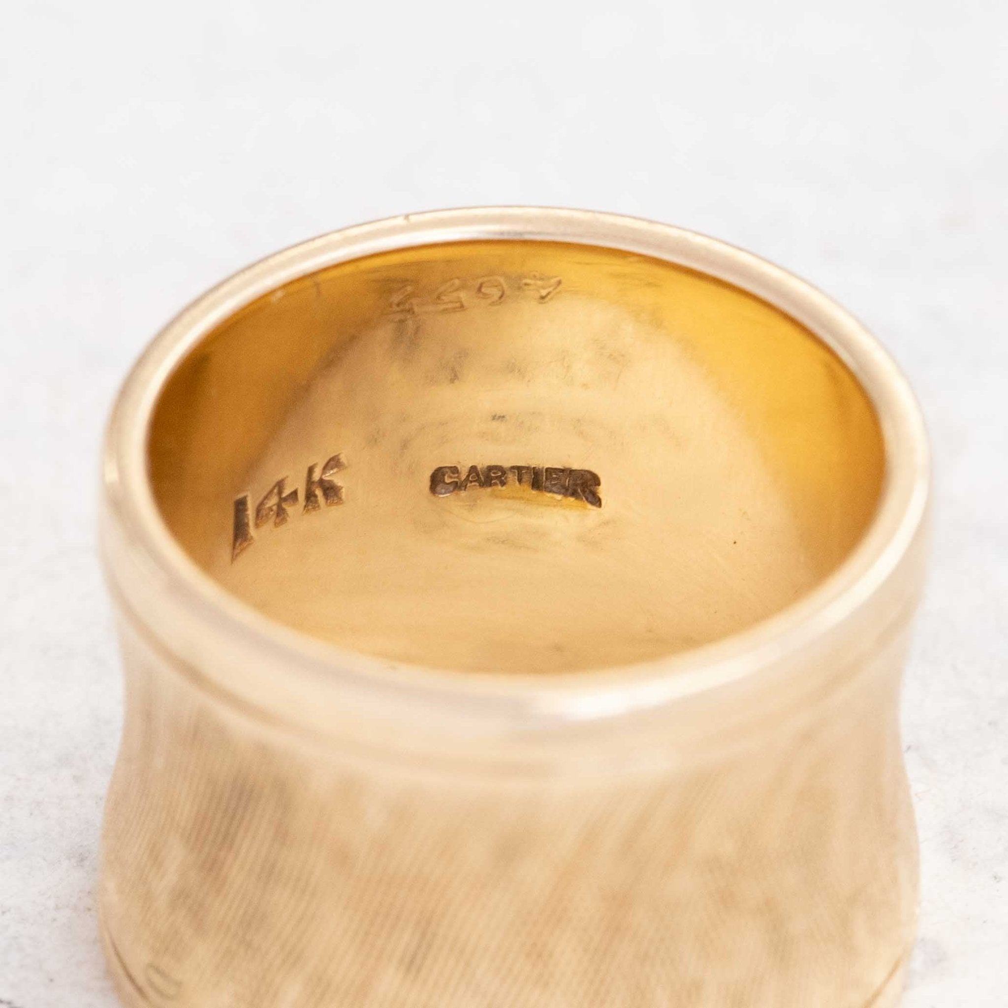 Rare Cartier cigar-style ring in 14kt gold, bold wide design with Florentine pattern