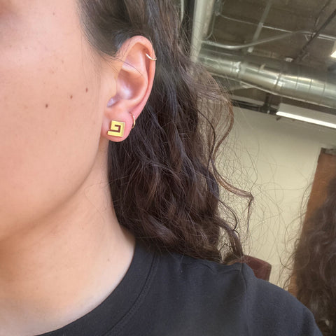Vintage geometric Greek key stud earrings in yellow gold – alternate view 2