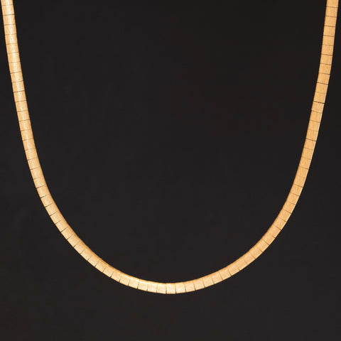 Vintage Uno A Erre omega chain necklace in 18K yellow gold