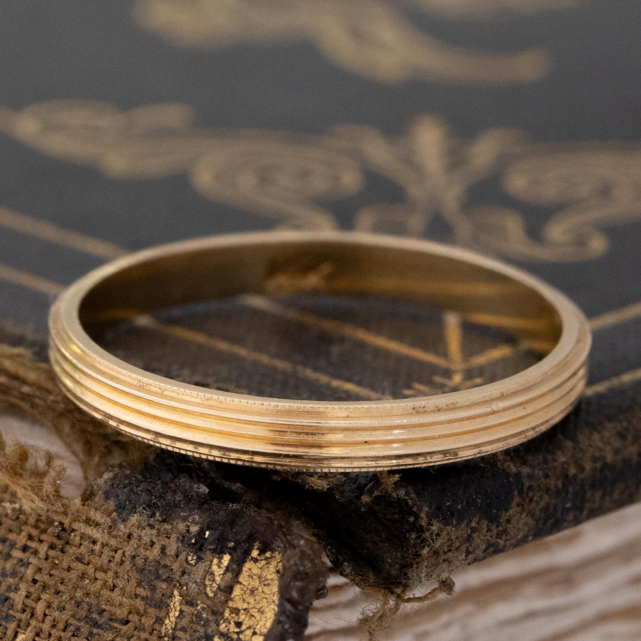 14kt yellow gold vintage grooved wedding band