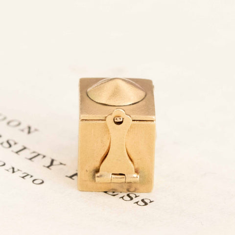Vintage enamel jack in the box charm in 9kt yellow gold – alternate view 4