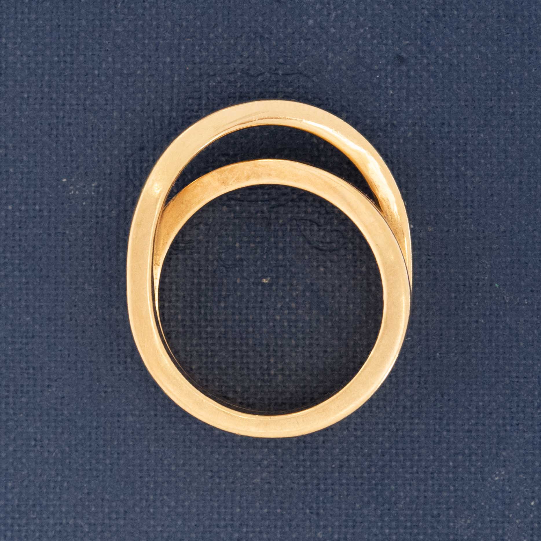 Elegant vintage Cartier crossover ring in 18k gold with substantial, timeless style.