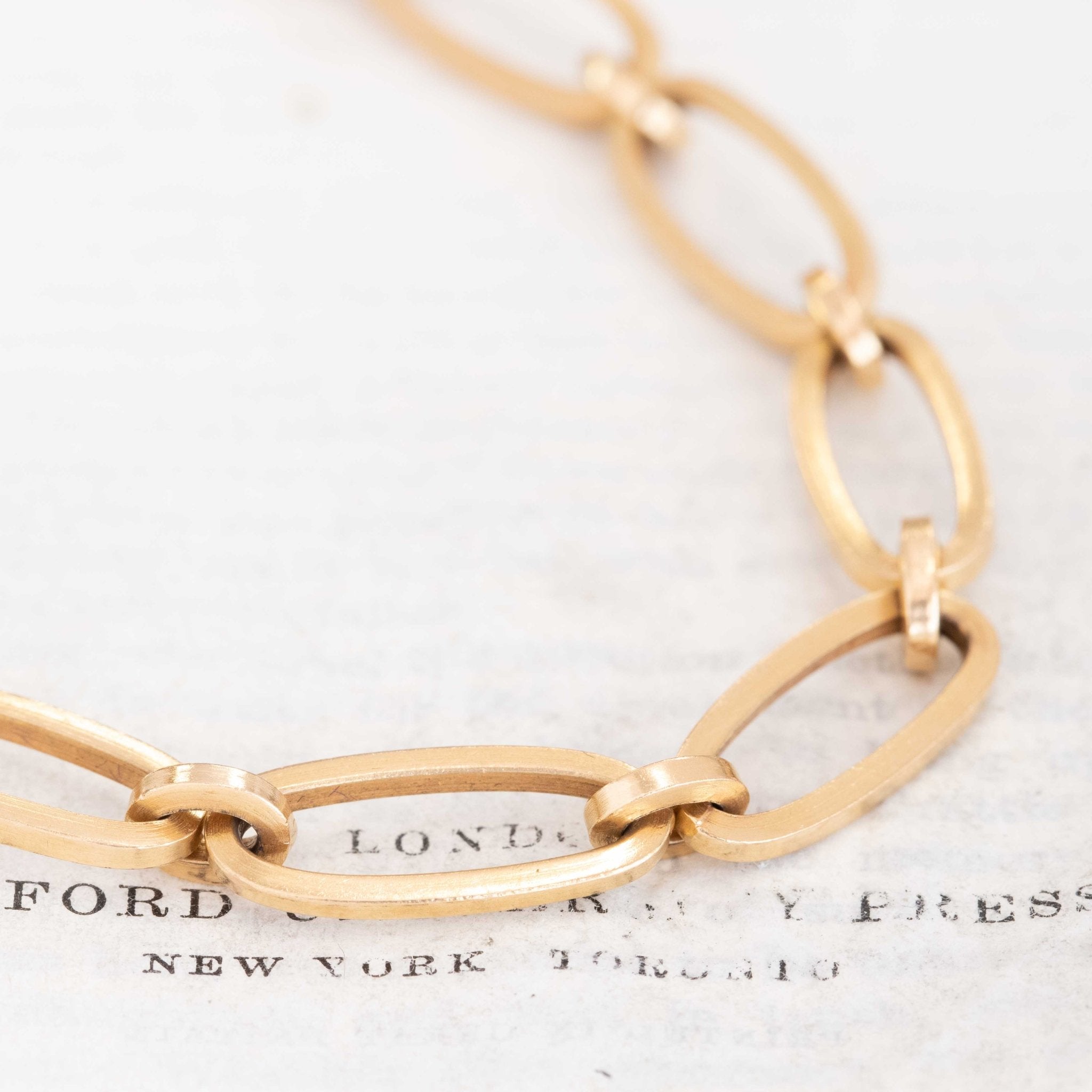 Detail shot: Cartier mark on link clasp, oval links design, vintage chain