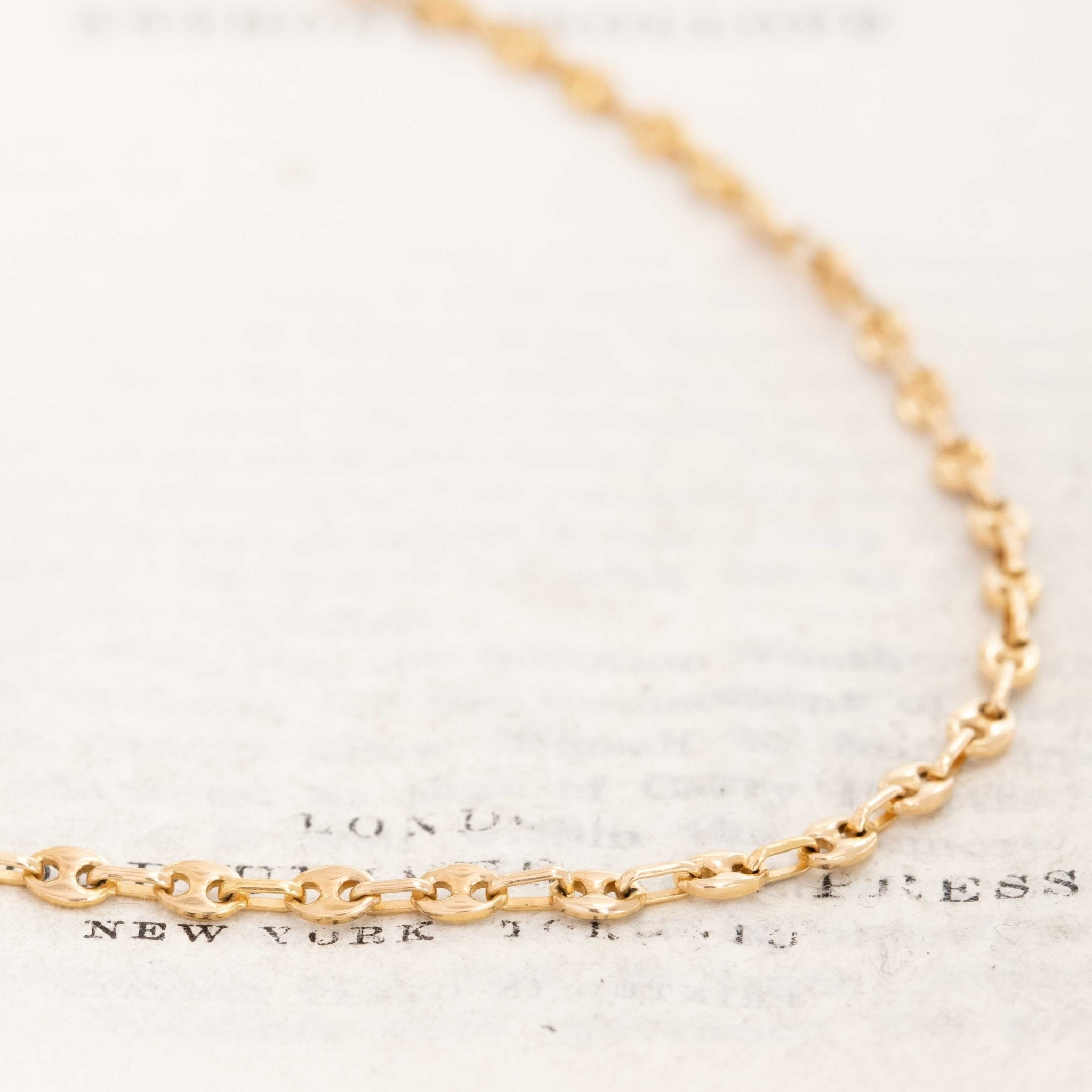 Vintage 14kt yellow gold mariner link chain necklace on white background