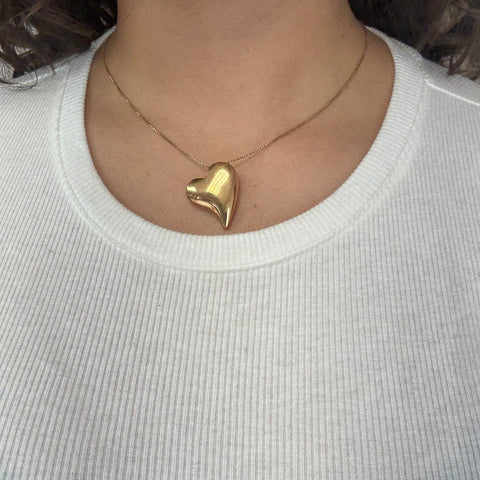 Vintage askew puffy heart pendant necklace in 18kt yellow gold – alternate view 2