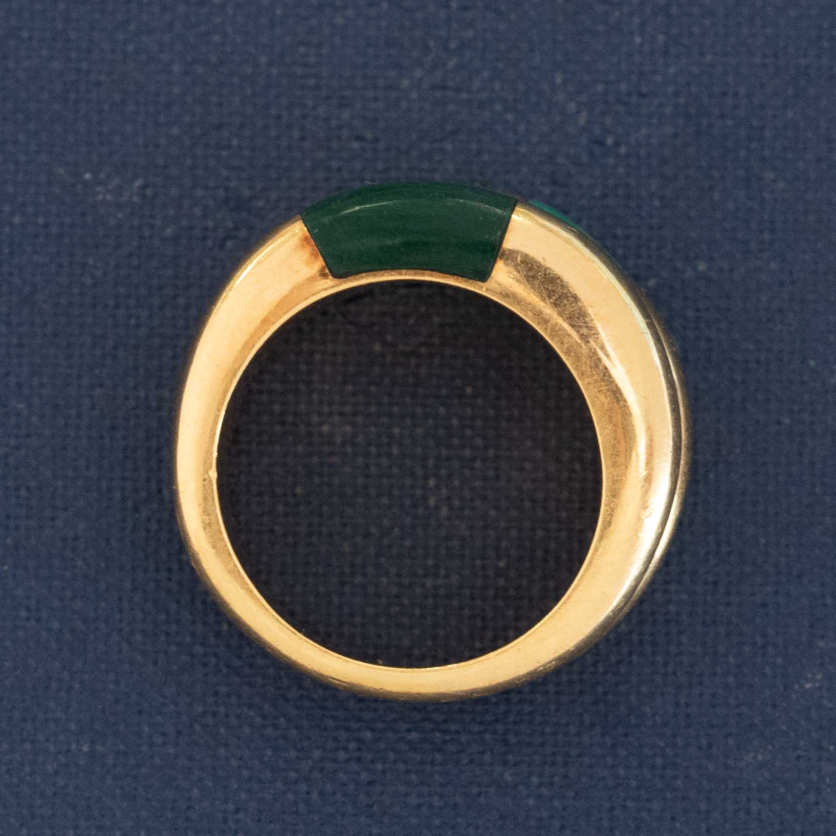 Handcrafted vintage malachite ring in yellow gold