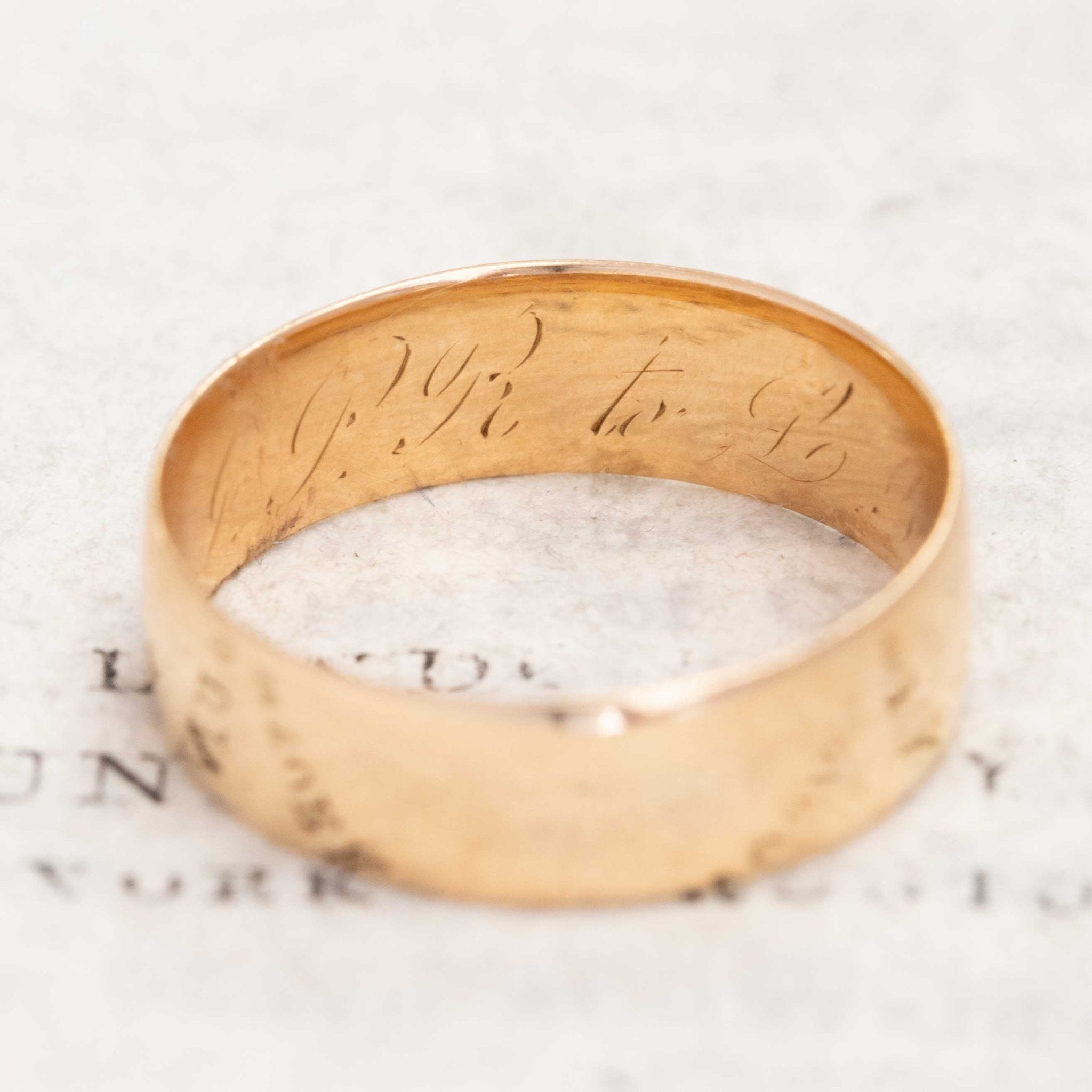 Classic heritage 18kt gold band, perfect antique wedding ring.
