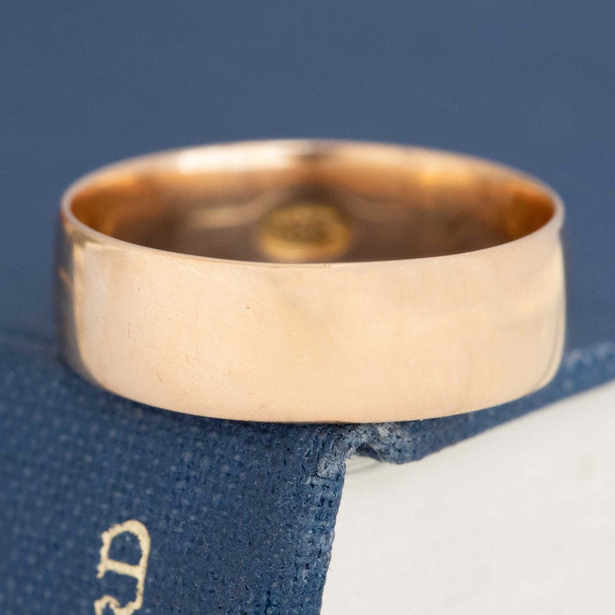 Smooth polished antique 22kt gold wedding band for men or women.