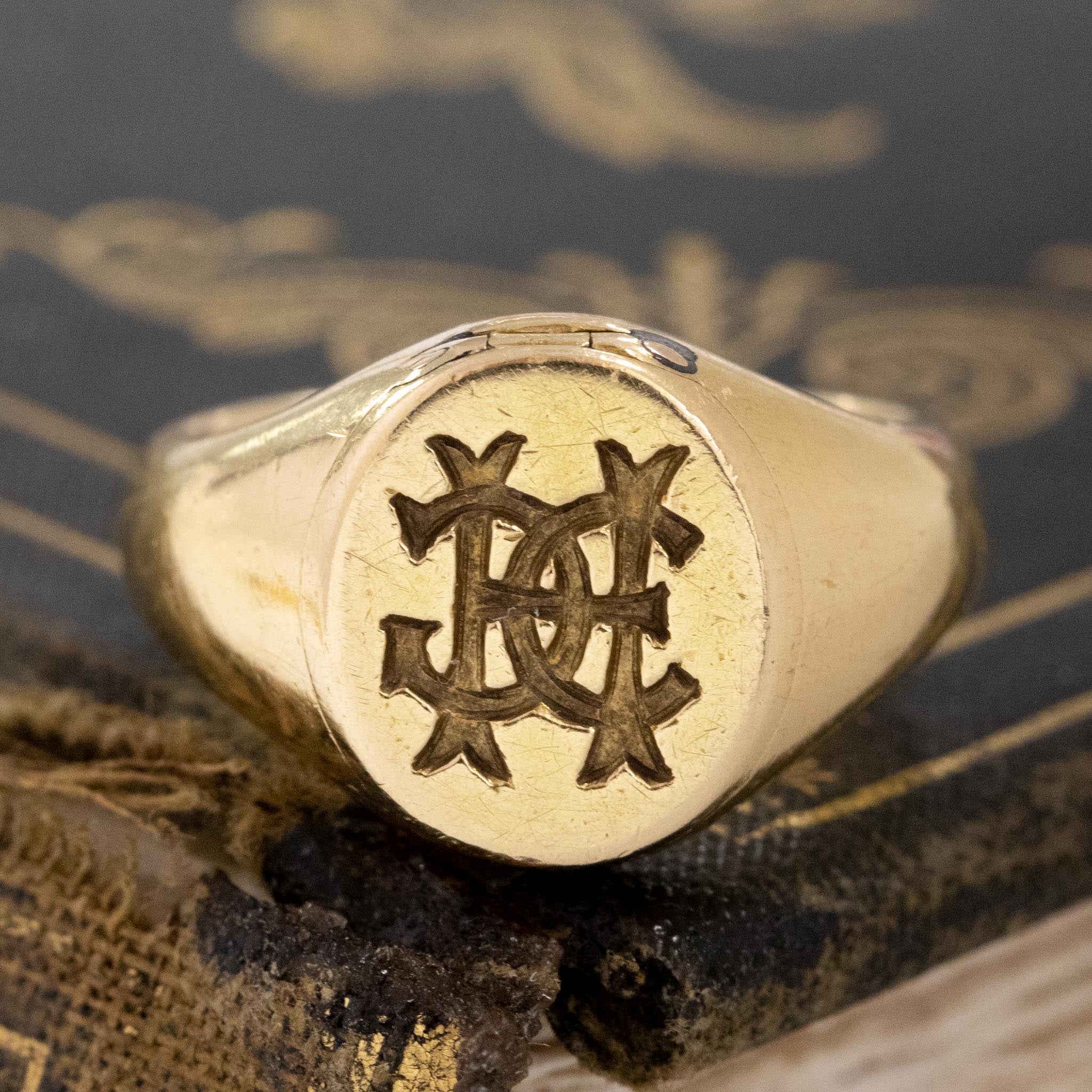 MONOGRAM SIGNET RING