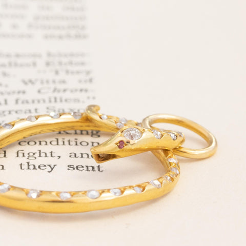 1.03ctw Vintage Diamond Serpent Circle Pendant