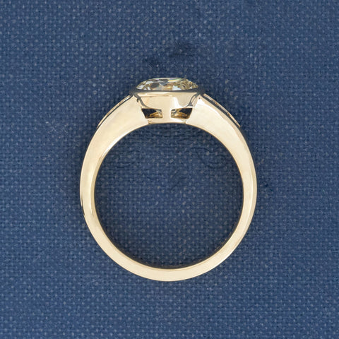 2.08ctw ring with a 1.68ct GIA S-T VS2 old European cut diamond center and baguette diamond shoulders, 18K yellow gold – alternate view 5