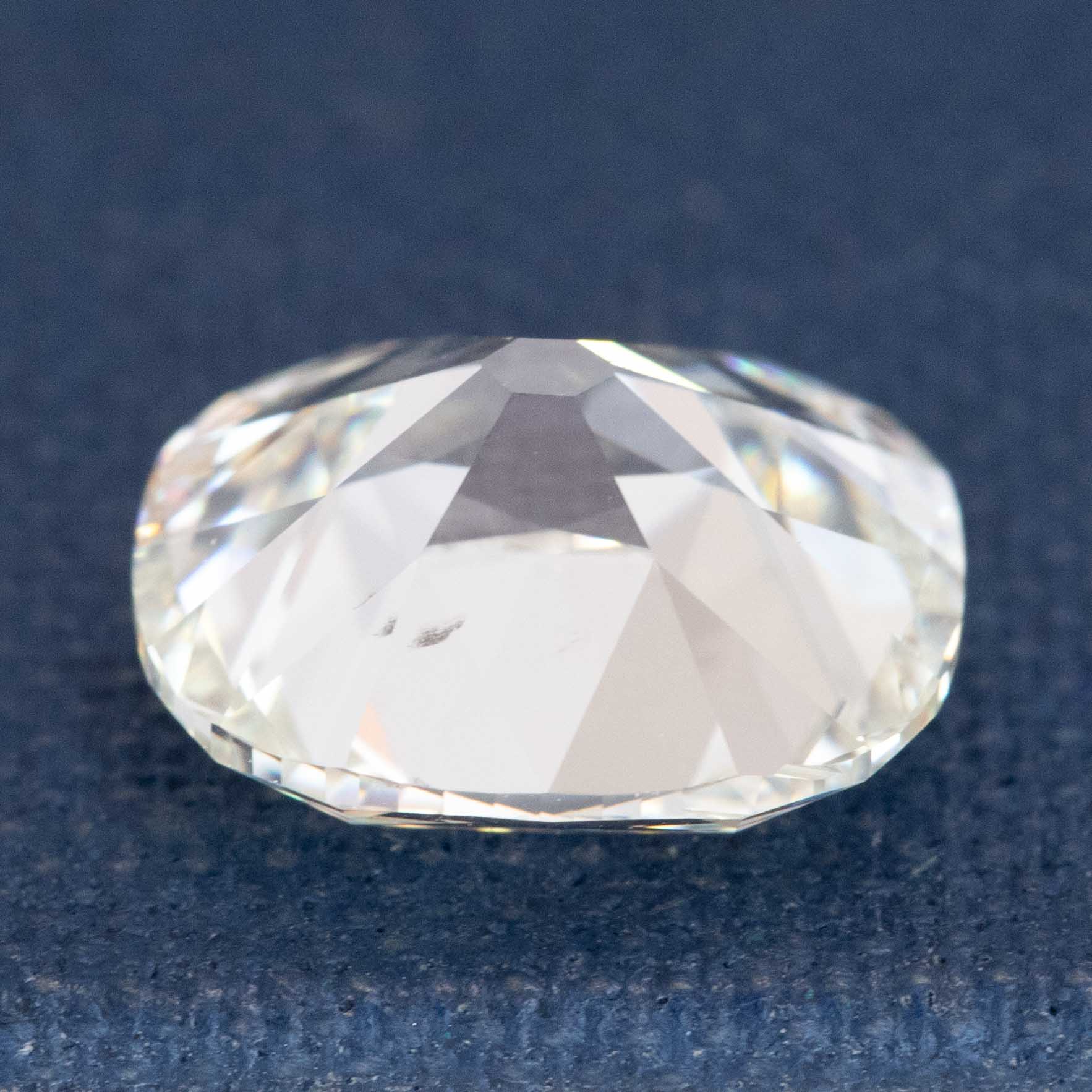Elongated antique OMC diamond maximizing spread and size