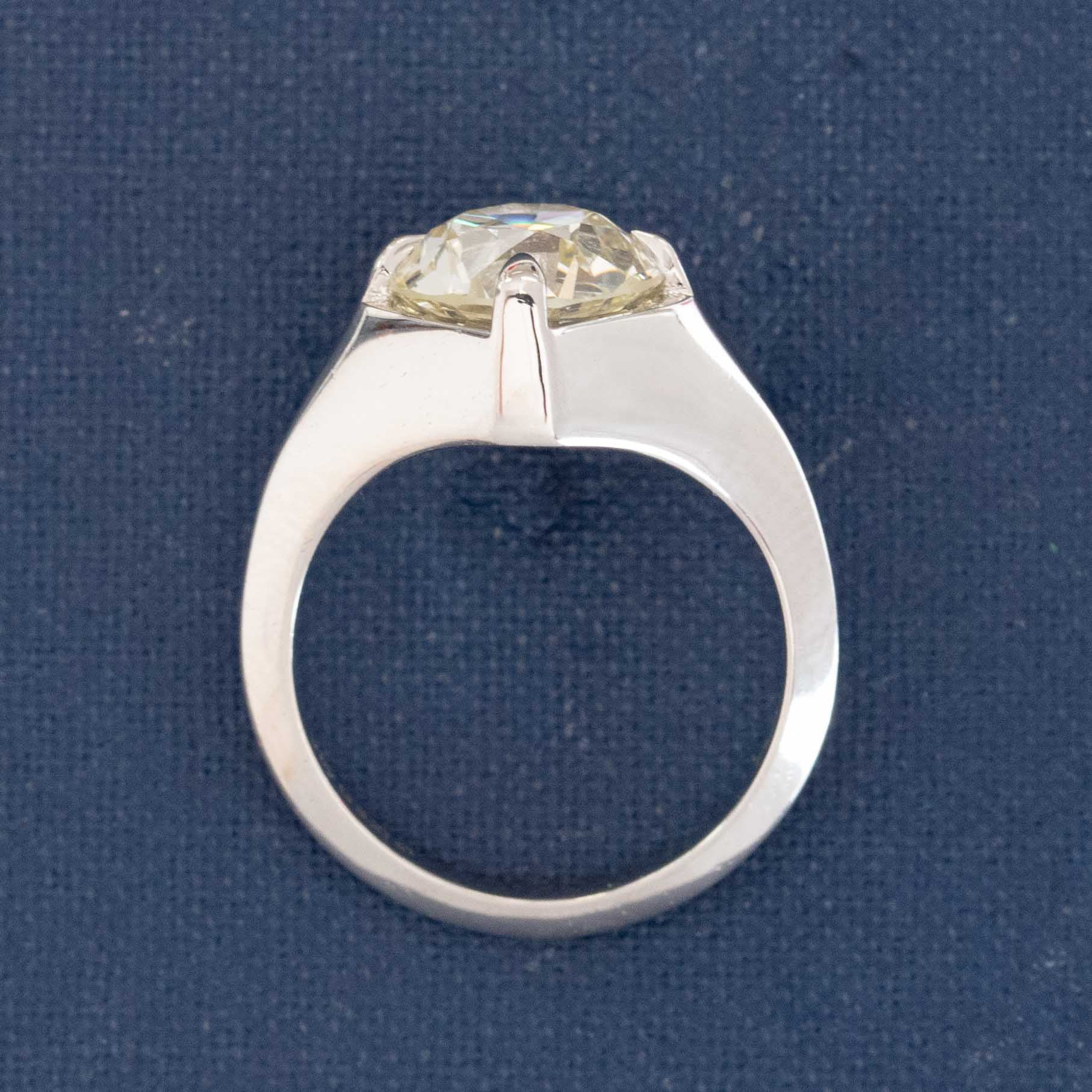 Classic vintage diamond solitaire, Old European cut
