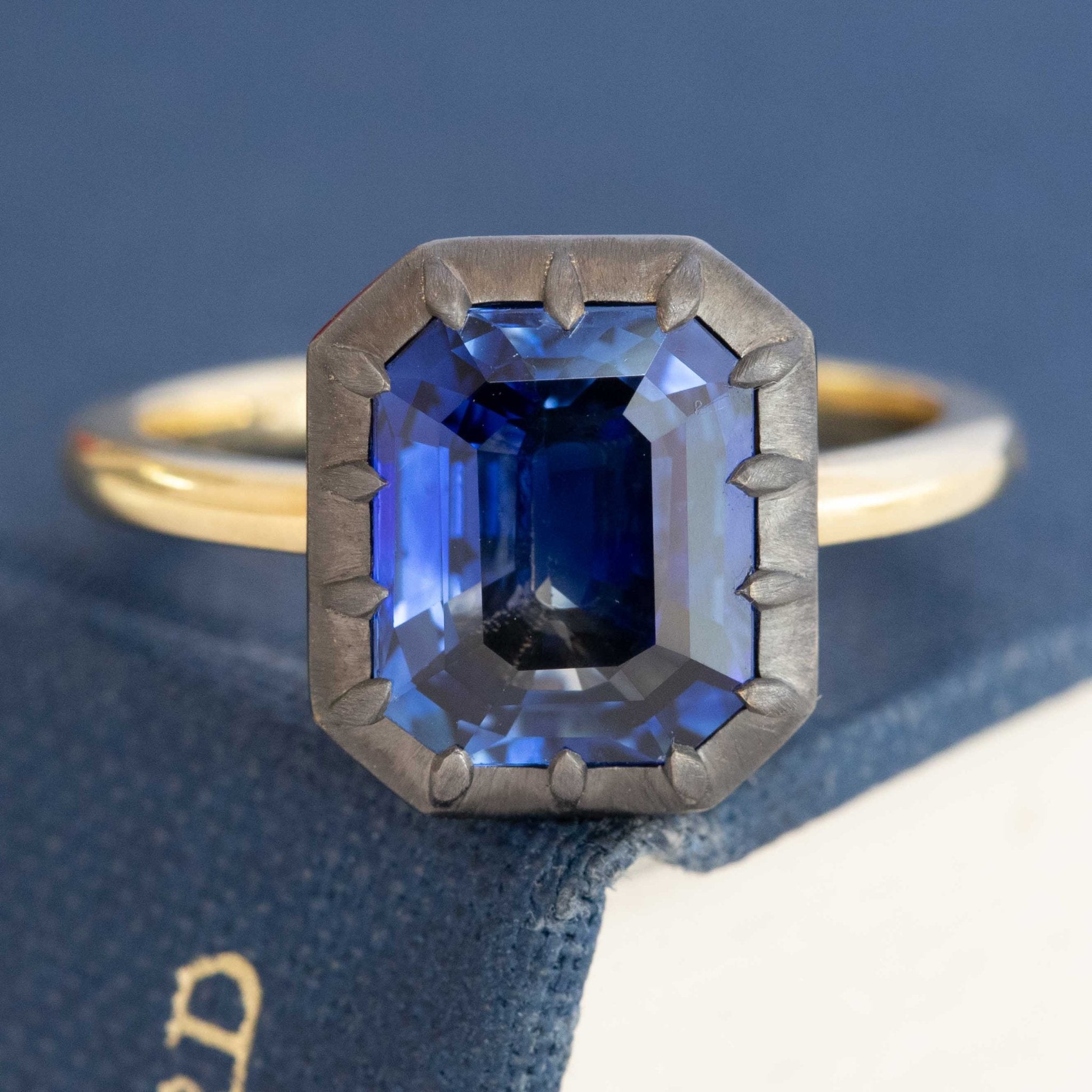 3.30 ct step-cut Ceylon sapphire ring, collet solitaire in 18k yellow gold