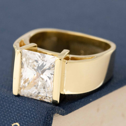 4.05ct Princess Cut Diamond ring in yellow gold, GIA F SI1 certification.