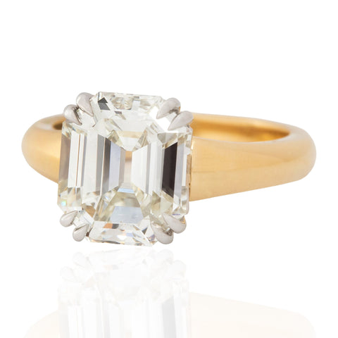 4.06ct emerald cut diamond solitaire ring in platinum and 18kt yellow gold, GIA – alternate view 4