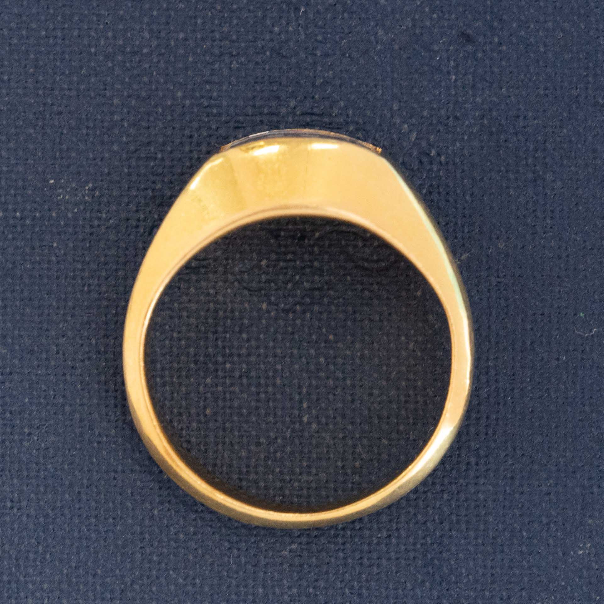 Yellow gold East-West quartz ring minimal design