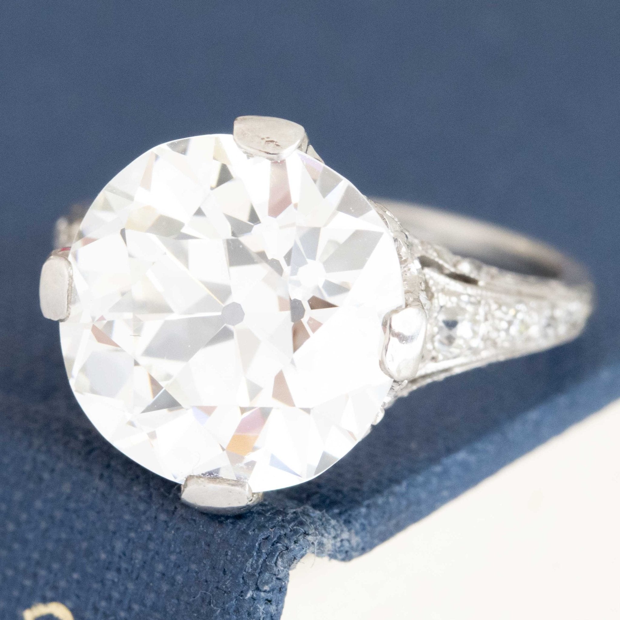 EDWARDIAN OLD EUROPEAN CUT DIAMOND SOLITAIRE close up