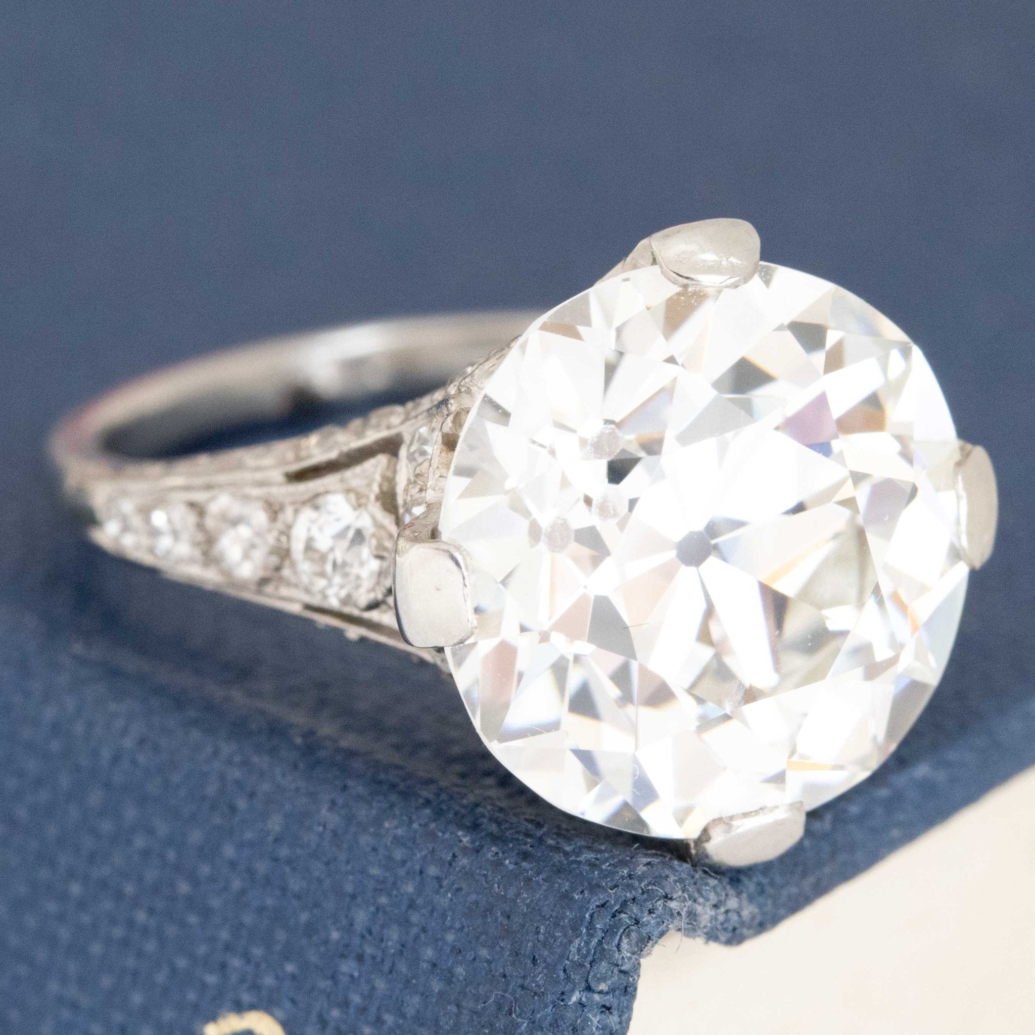 EDWARDIAN OLD EUROPEAN CUT DIAMOND SOLITAIRE close up