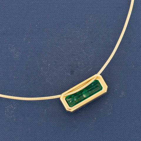 Colombian emerald gold necklace with collet bezel setting