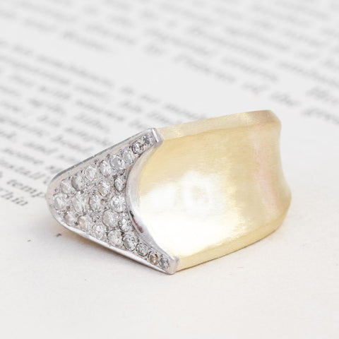 .68ctw Vintage V Diamond Dinner Ring