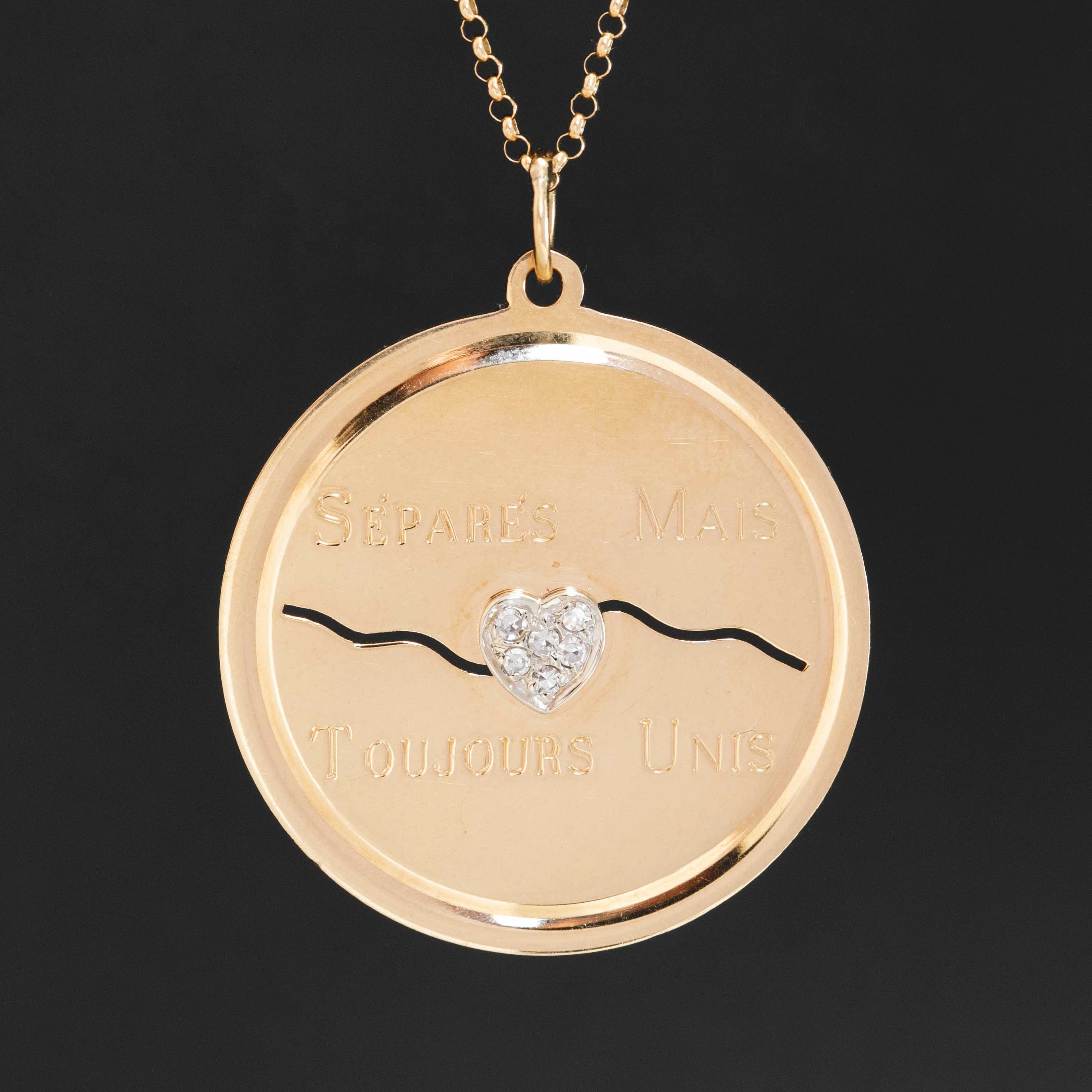 "Separes Mais Toujours Unis" Pendant