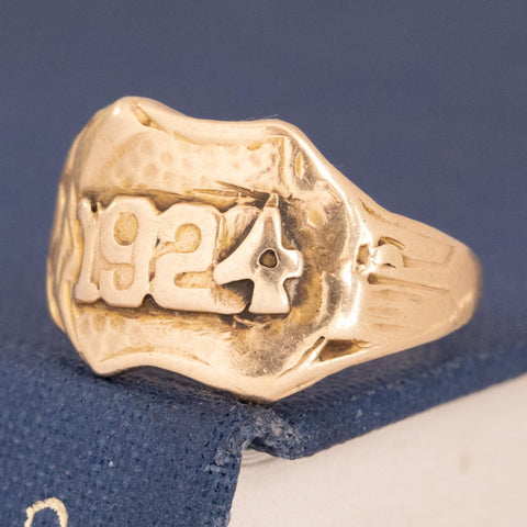 Antique 1924 Engraved Signet Ring