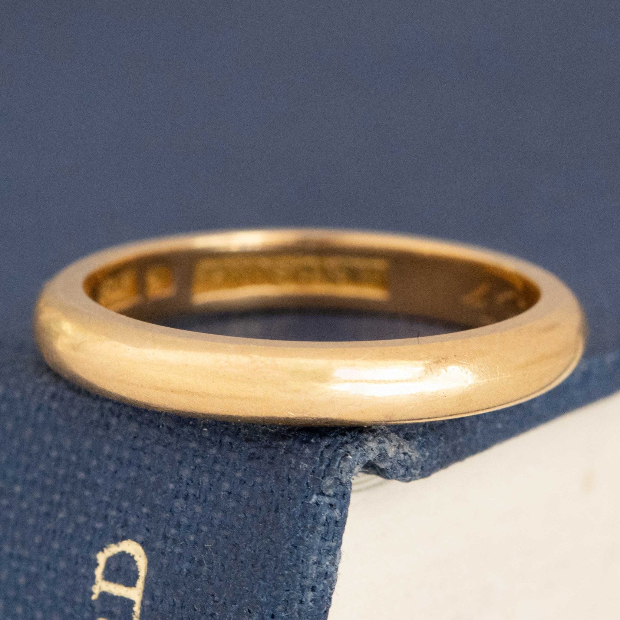 18kt yellow gold Antique english wedding band.