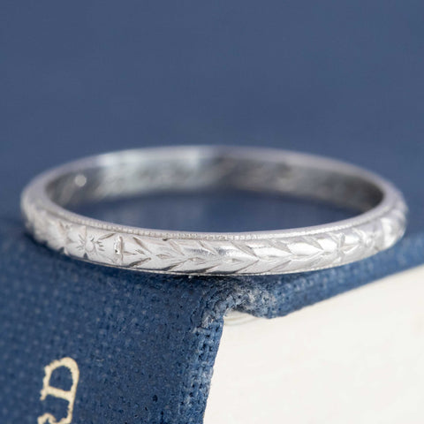 Antique Leaf Motif Etched Band