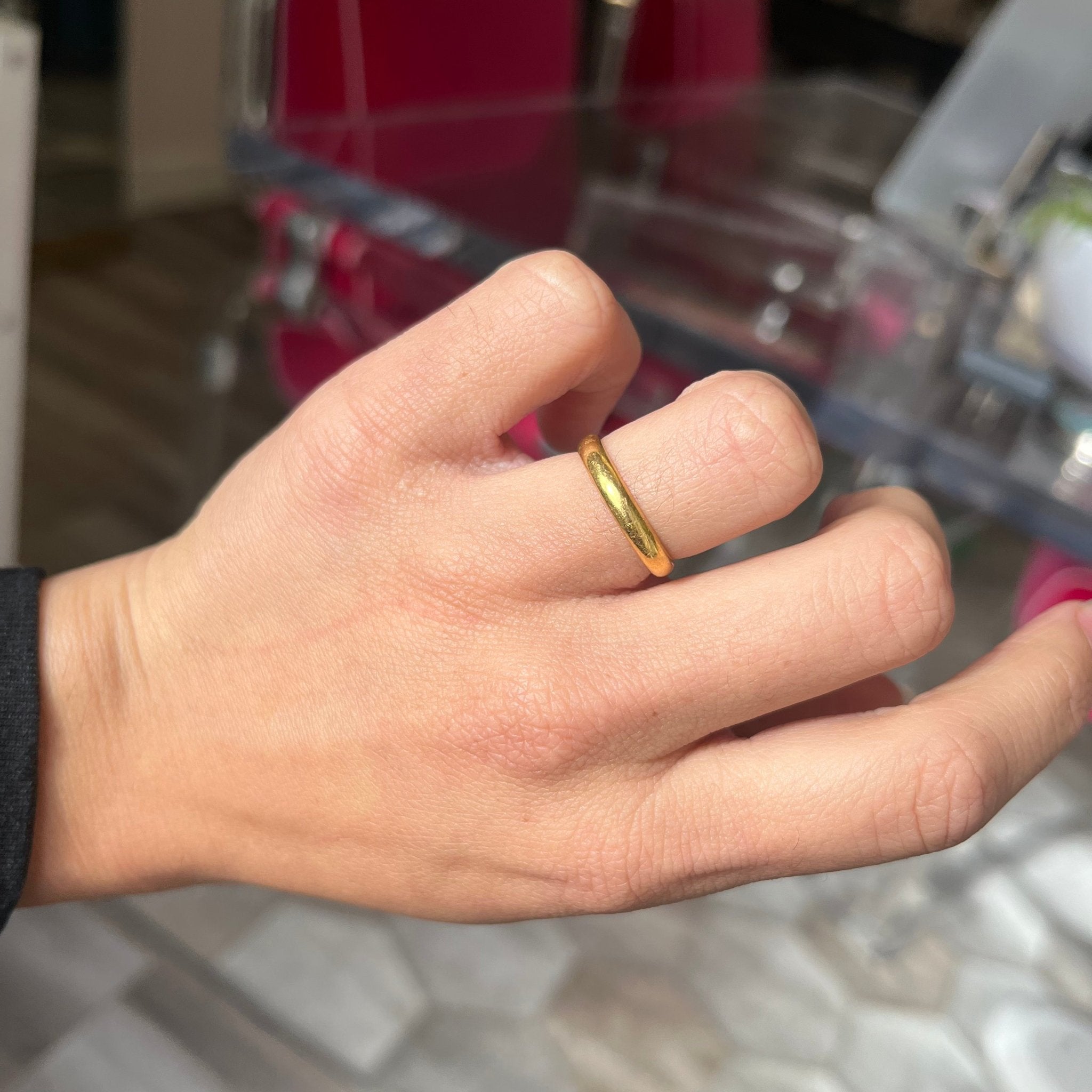 Antique Slim 22kt Band, 3.03mm Wide, English