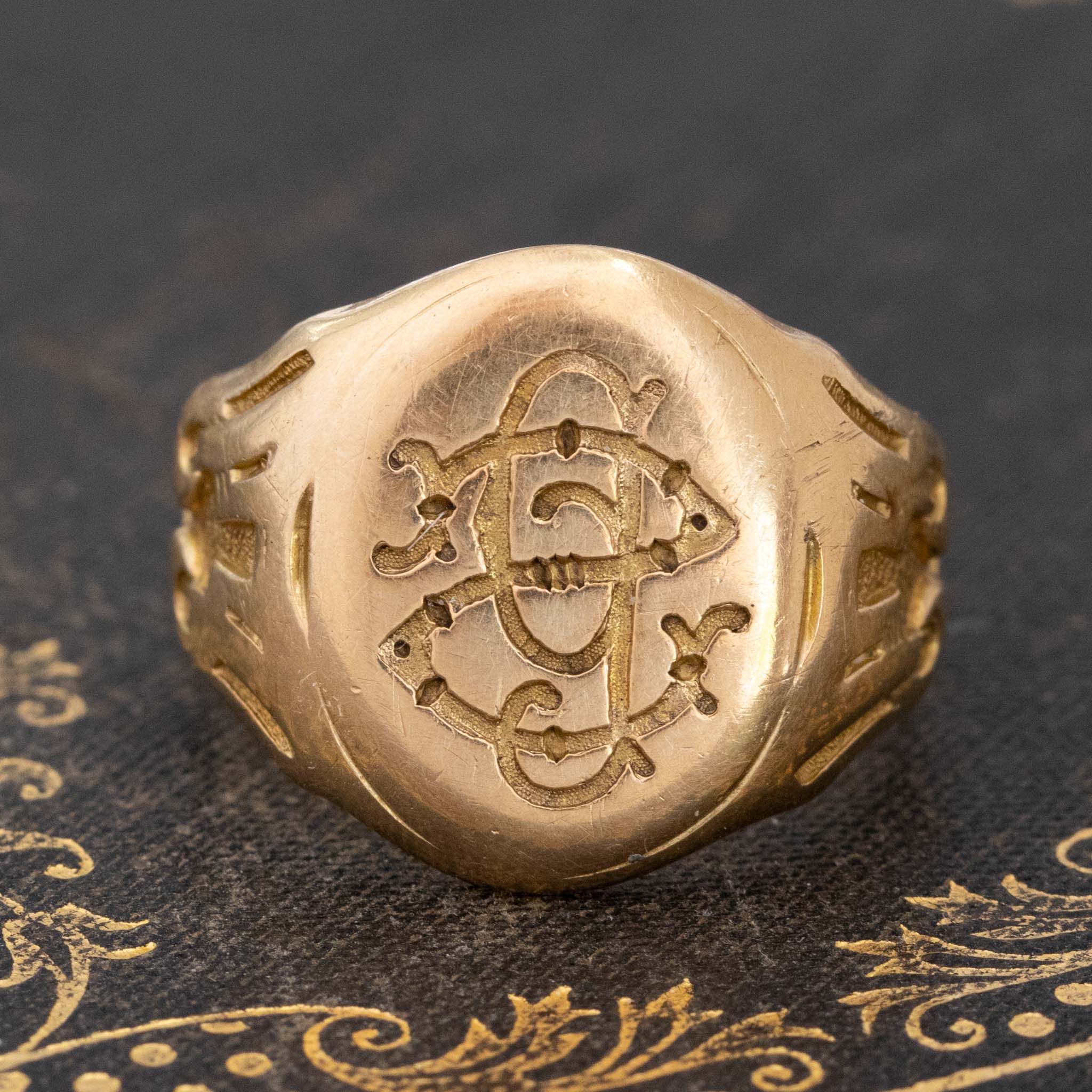 ANTIQUE "SP" SIGNET RING