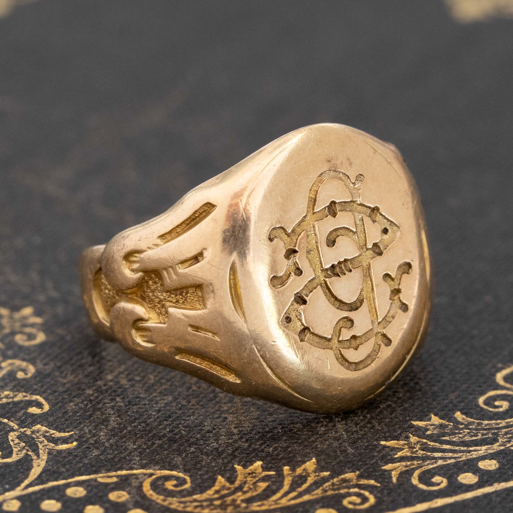 ANTIQUE "SP" SIGNET RING