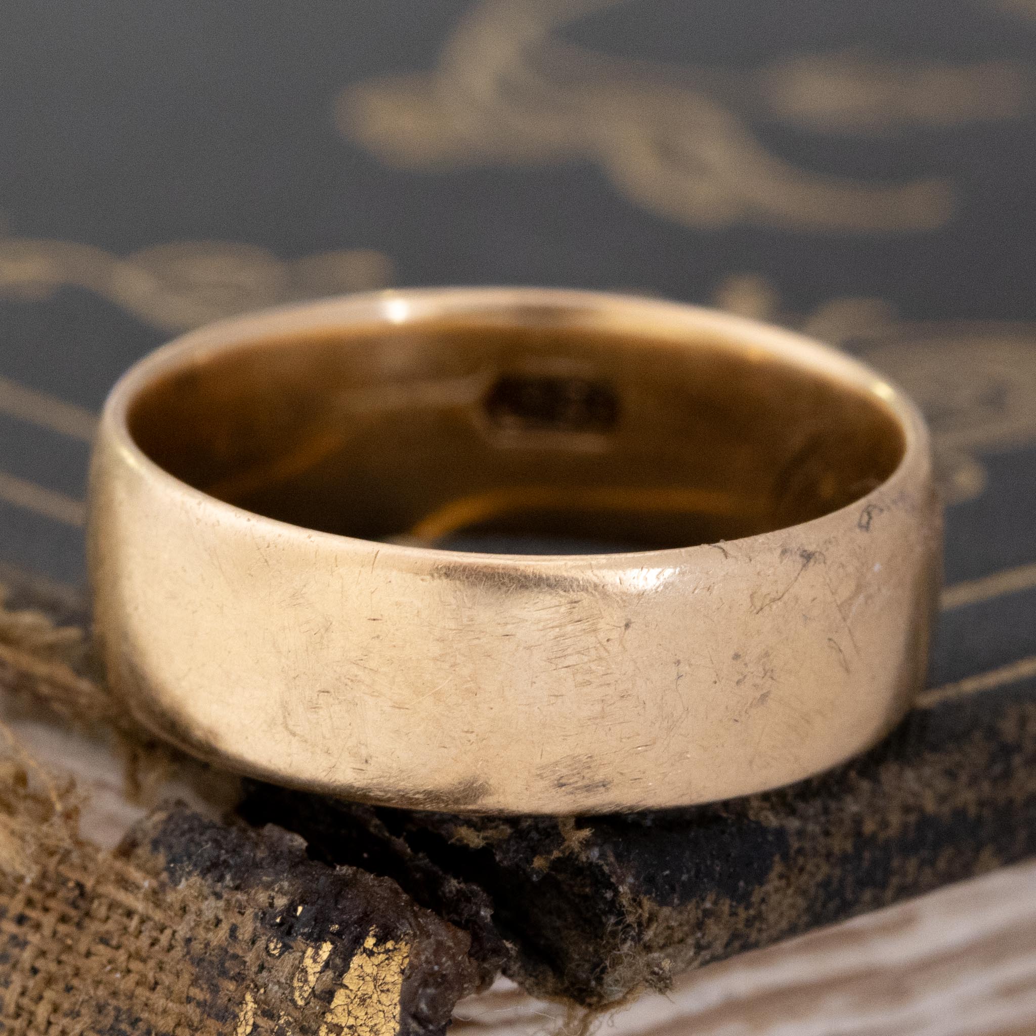 18kt yellow gold antique wedding band